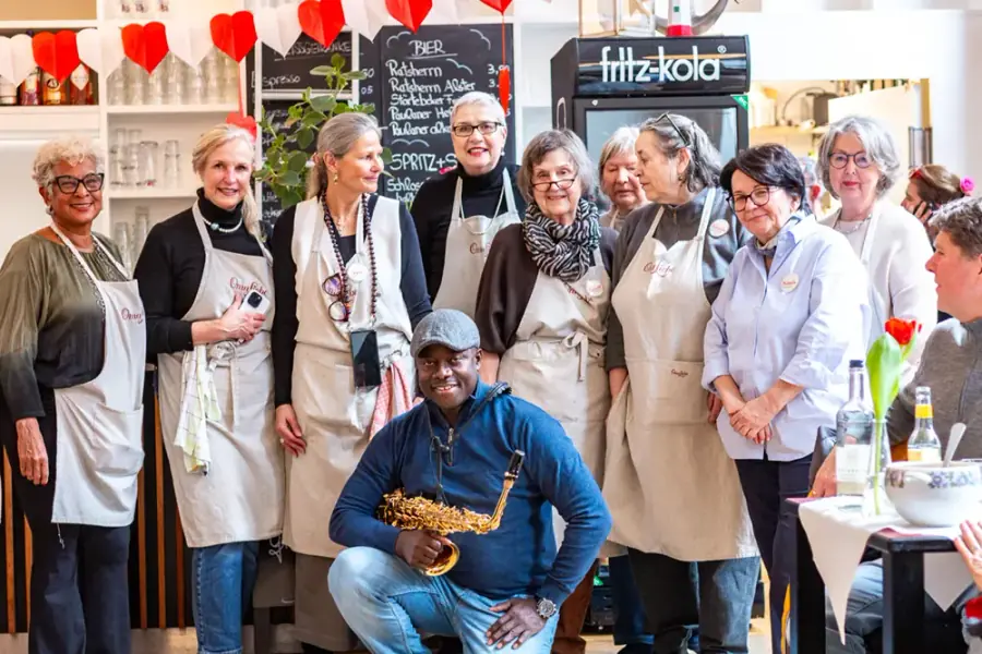 Gäste bei einer öffentlichen Veranstaltung in der ElbFaire